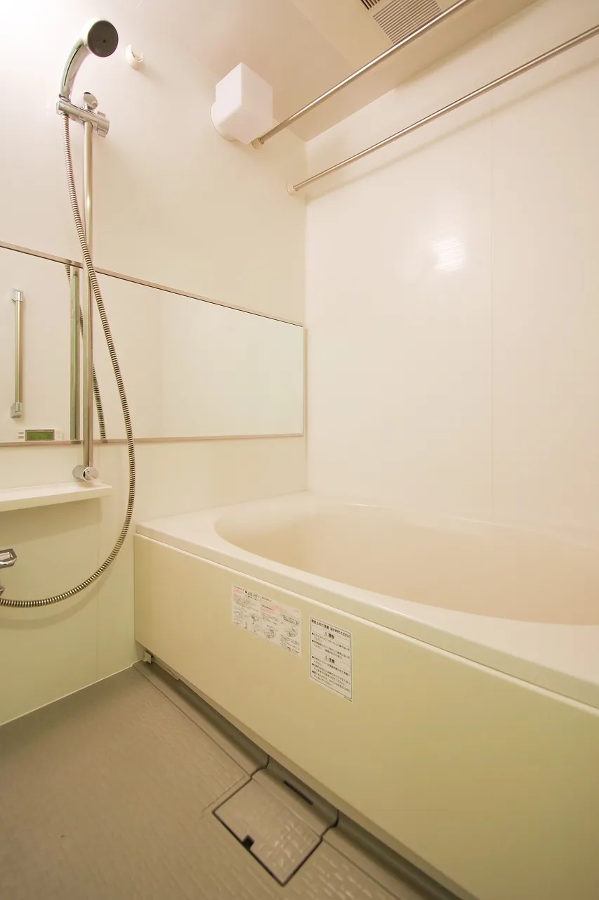 Platine Nishi Shinjuku - Interior - ["Shower head", "Plumbing fixture", "Building"]
