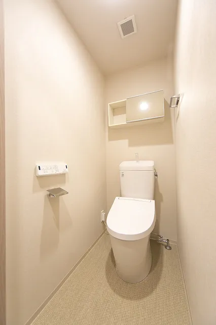 RESIDENCE Otori - Interior - ["Toilet seat", "Toilet", "Flooring"]