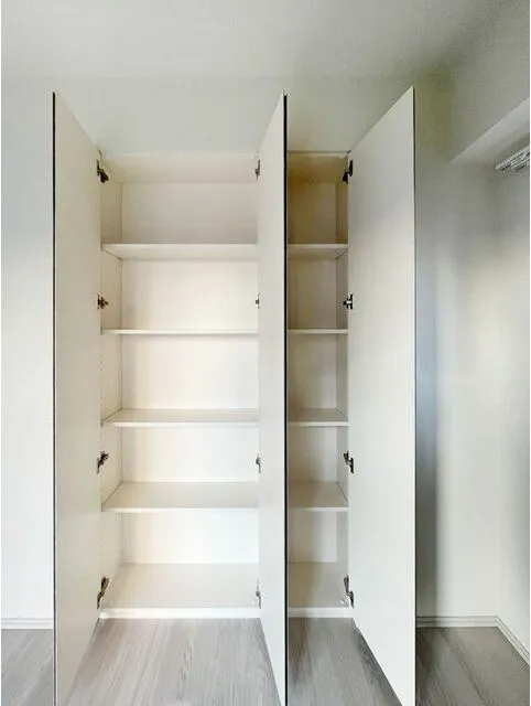 Livio Maison Higashi-Ikebukuro - Interior - ["Wood", "Flooring", "Cupboard"]