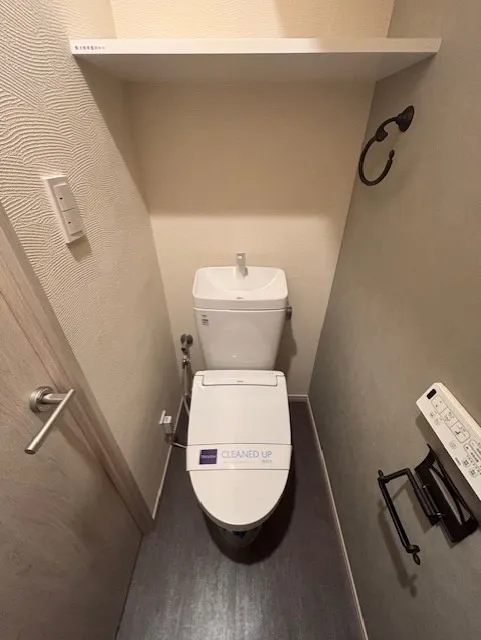 Residia Mejiro - Interior - ["Toilet seat", "Toilet", "Plumbing fixture"]