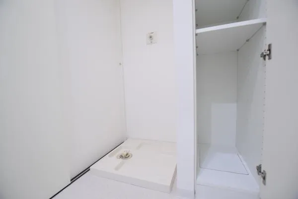 Brillia Ist Shinonome Canal Court - Interior - ["Flooring", "Floor", "Grey"]