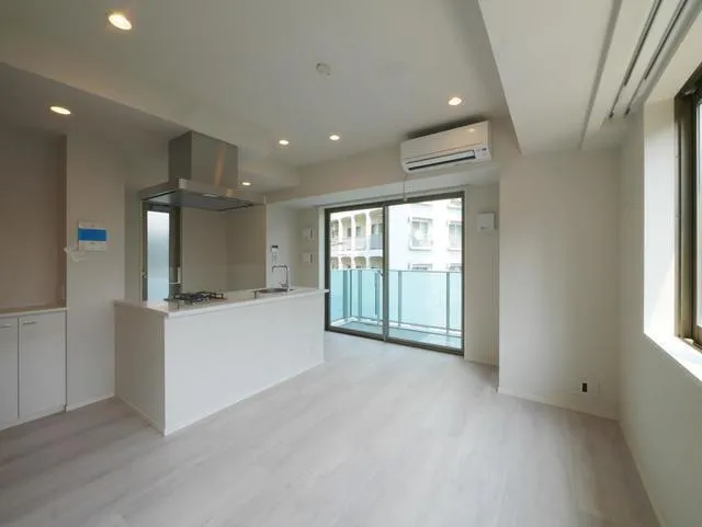 Grand Ciel Minami Aoyama - Interior - ["Building", "Window", "Hall"]