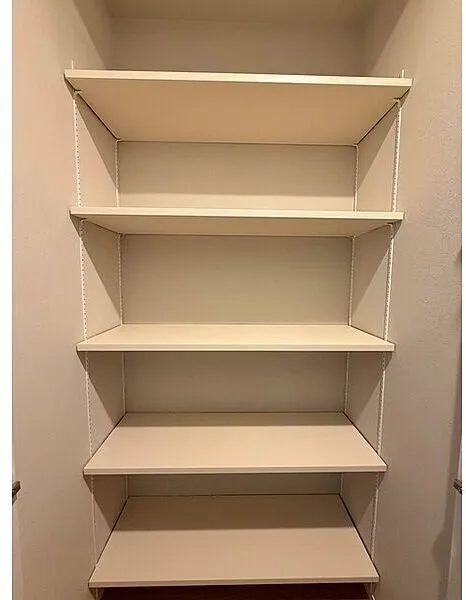 Atrio Flats Jiyugaoka East - Interior - ["Shelving", "Shelf", "Plywood"]