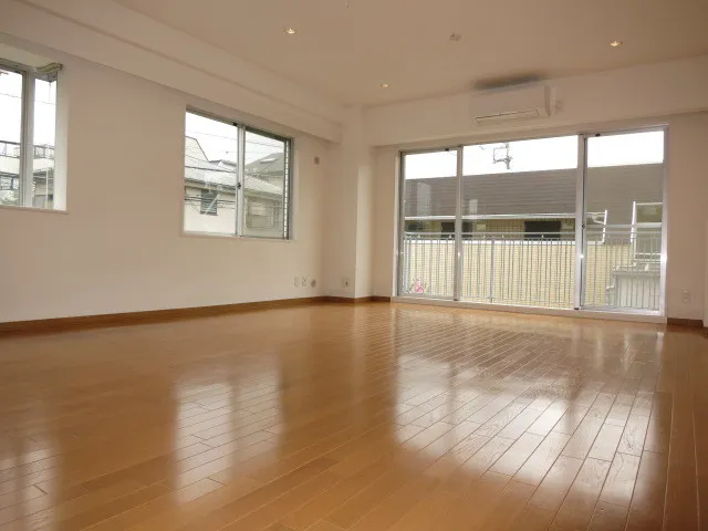 Flats Jun - Interior - ["Window", "Hall", "Fixture"]
