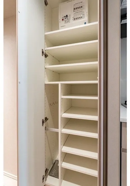 Season Flats Omorinishi - Interior - ["Wood", "Shelf", "Cupboard"]