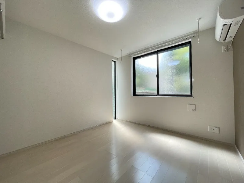 Mare Meidaimae II - Interior - ["Flooring", "Ceiling", "Floor"]