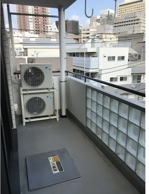Abitation - Interior - ["Apartment", "Composite material", "Condominium"]