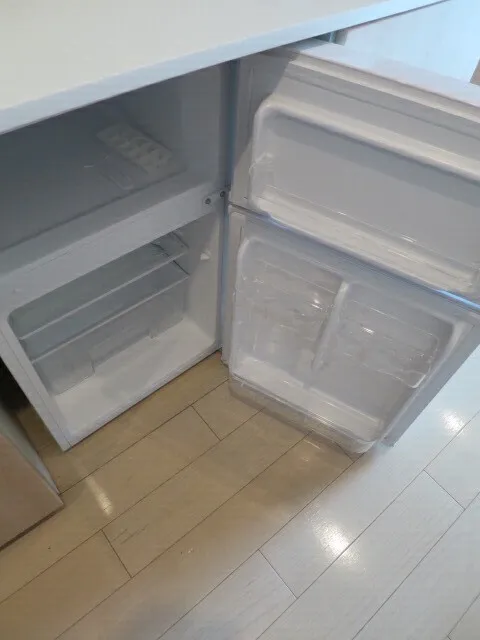 Arden Gotanda - Interior - ["Major appliance", "Refrigerator", "Silver"]