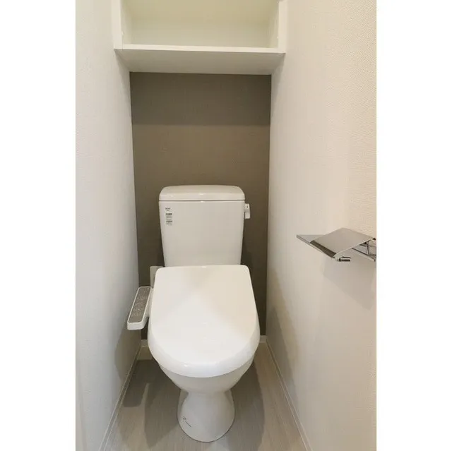 Comforia Sakura Josui - Interior - ["Toilet", "Toilet seat", "Property"]