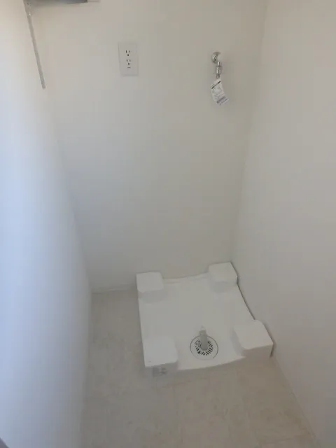 CAVANA Asakusa - Interior - ["White", "Floor", "Tile Flooring"]