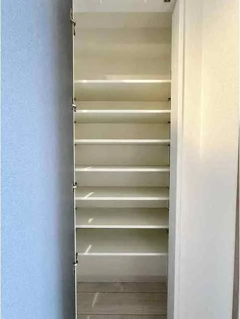Gran Casa Ueno Matsugaya - Interior - ["Shelving", "Shelf", "Closet"]