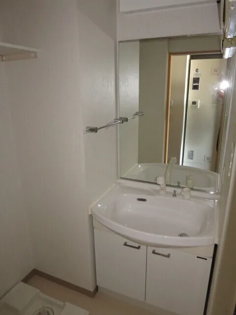 Prime Urban Nishi-Ojima - Interior - ["Floor", "Flooring", "Plumbing fixture"]