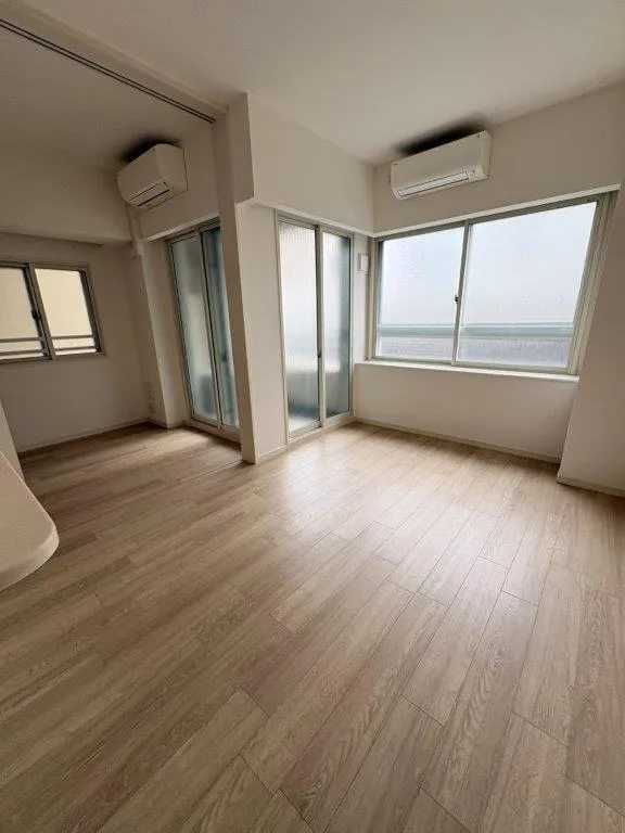 Central Crib Roppongi III - Interior - ["Flooring", "Floor", "Wood flooring"]