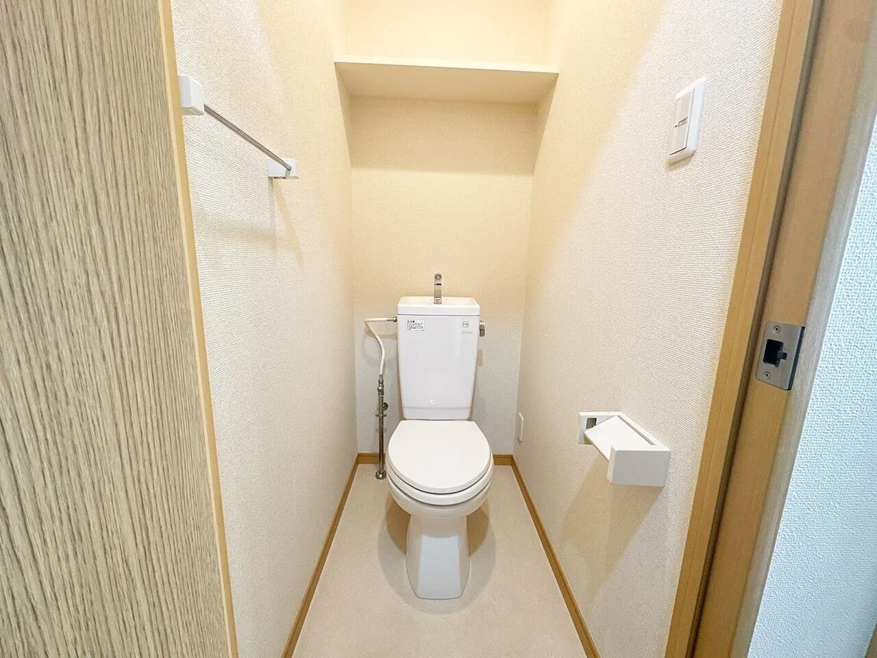 Mynavi STAY Miraie Kanda Riverside - Interior - ["Toilet seat", "Toilet", "Flooring"]