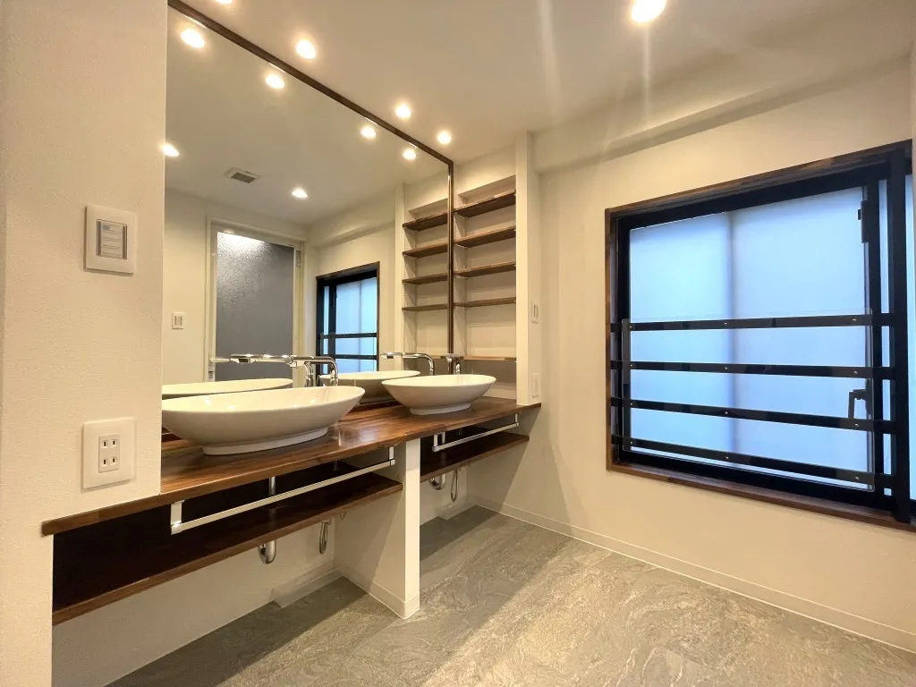 Jingumae House B1F, 1F
