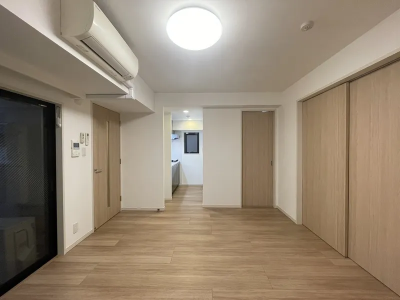 Log Ginza East - Interior - ["Flooring", "Floor", "Interior design"]
