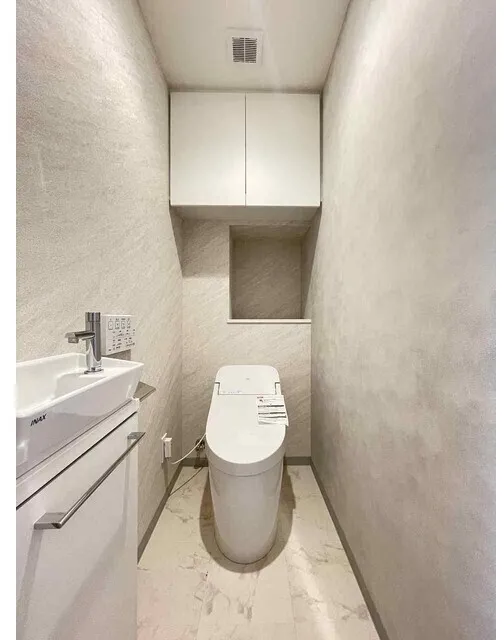 Comforia Liv Bunkyo Gokokuji - Interior - ["Toilet seat", "Flooring", "Toilet"]