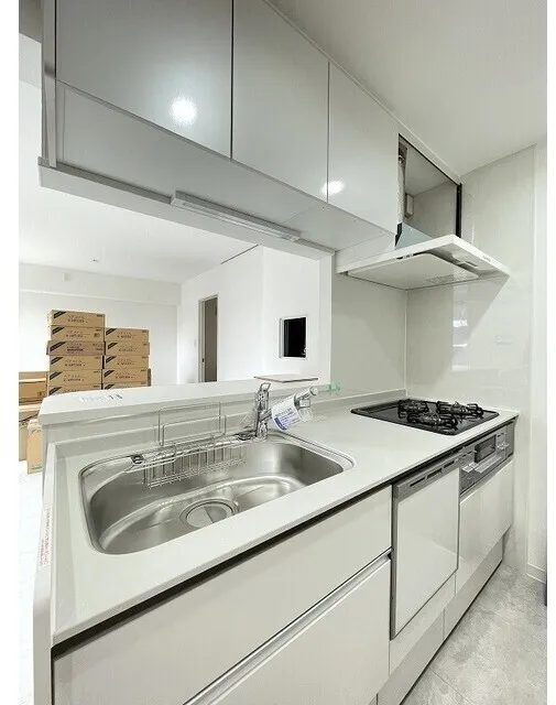 Comfortia Liv Bunkyo Sendagi - Interior - ["Kitchen Sink", "Kitchen", "Flooring"]