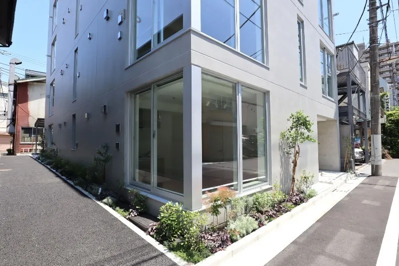 Atrio Flats Kiyosumi Shirakawa - Exterior - ["Neighbourhood", "Residential area", "Overhead power line"]