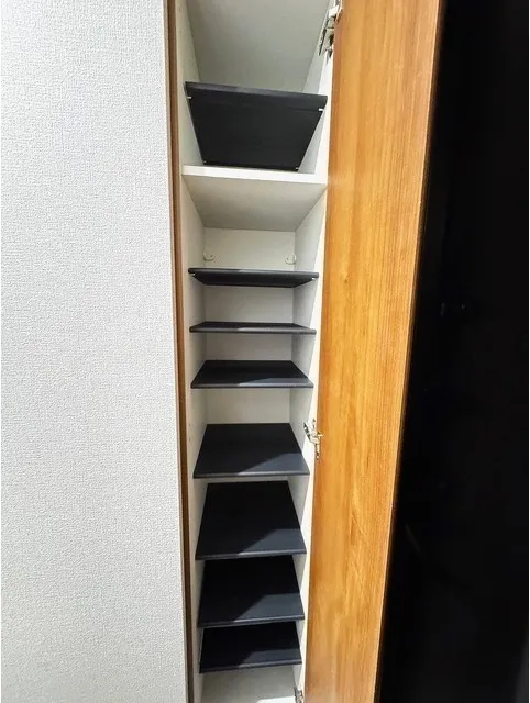 Well Square Hatagaya - Interior - ["Wood", "Shelving", "Hardwood"]