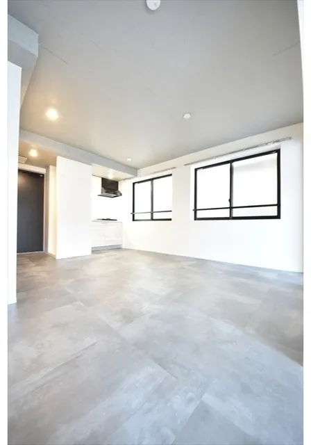 Across Avenue Minami-Nagasaki - Interior - ["Flooring", "Floor", "Ceiling"]