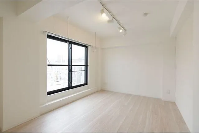 Zinnia Fudomae - Interior - ["Window", "Fixture", "Building"]
