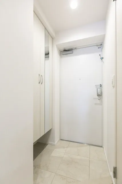 BLESS Kitashinjuku - Interior - ["Door", "Handle", "Fixture"]