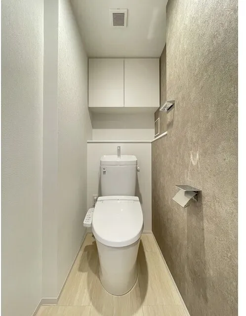 Stylio Kamata West - Interior - ["Toilet seat", "Toilet", "Flooring"]