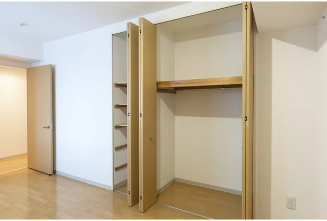 Shinonome Canal Court CODAN Building 18 - Interior - ["Flooring", "Wall", "Wood"]