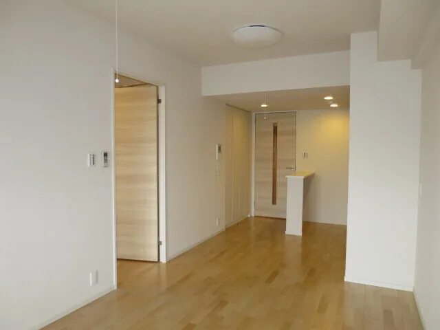 BLESS Kamiikebukuro - Interior - ["Flooring", "Floor", "Wood flooring"]