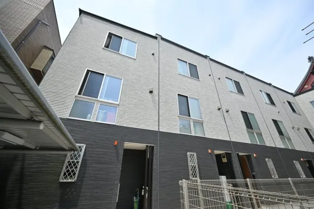 Prague Terrace, In Front Of The University Of Tokyo - Exterior - ["Composite material", "Apartment", "Building material"]