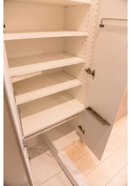 Comforia Kinshicho DEUX - Interior - ["Shelf", "Wood", "Fixture"]