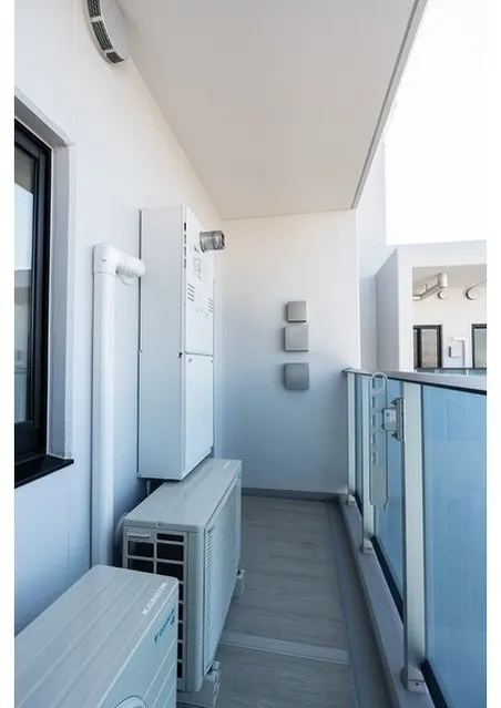 Oase Nippori Residence - Interior - ["Apartment", "Glass", "Balcony"]