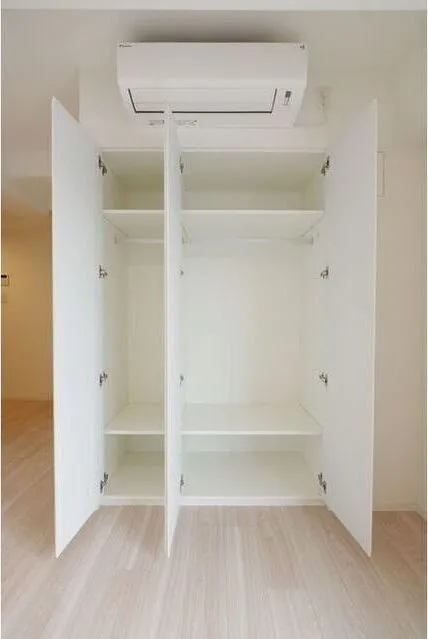 Zinnia Fudomae - Interior - ["Rectangle", "Wood", "Shelving"]