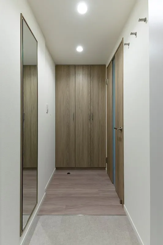 Residia Shinkawa  - Interior - ["Building", "Fixture", "Door"]