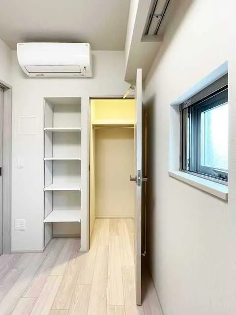 Brillia Ist Shin-Okachimachi - Interior - ["Wood", "Flooring", "Ceiling"]