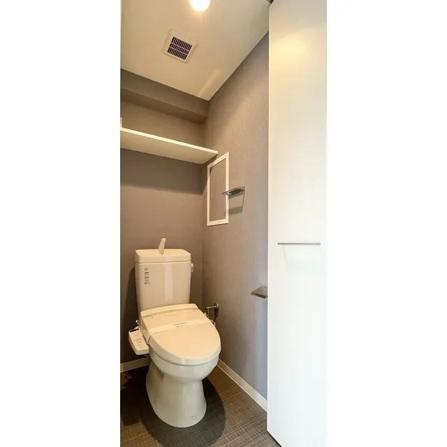 W723 - Interior - ["Plumbing fixture", "Toilet", "Toilet seat"]