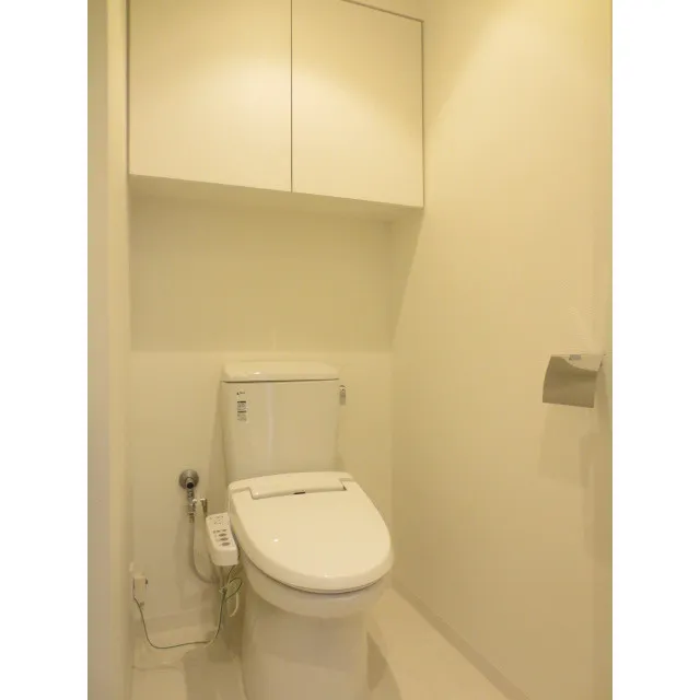 Metro Stage Ueno - Interior - ["Property", "Toilet seat", "Toilet"]