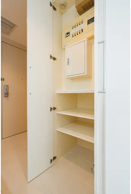 Frontier Residence The Tower Shinagawa - Interior - ["Wood", "Flooring", "Floor"]