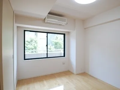 KDX Daikanyama Residence - Interior - ["Building", "Window", "Fixture"]