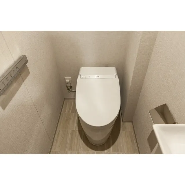 Doue Tsukishima II - Interior - ["Toilet seat", "Toilet", "Plumbing fixture"]