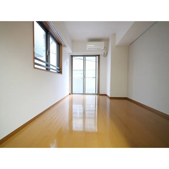 BPR Residence Suitengumae - Interior - ["Window", "Fixture", "Building"]