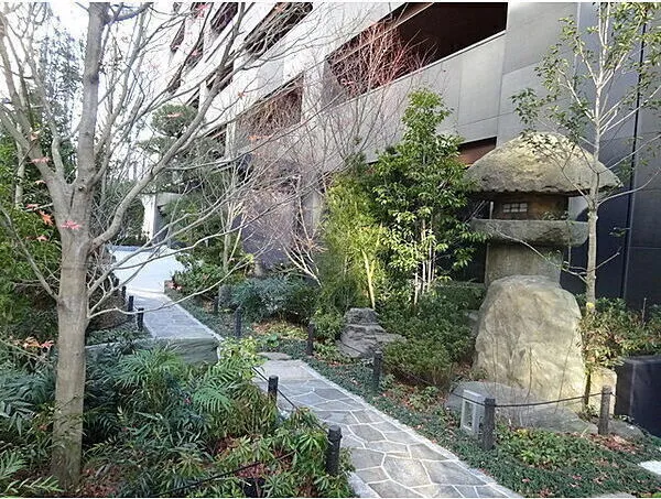The Parkhouse Hongo - Exterior - ["Shrub", "Garden", "Spring"]