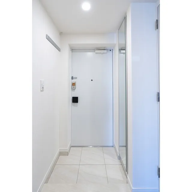 RJR Precia Chidori - Interior - ["Fixture", "Door", "Building"]