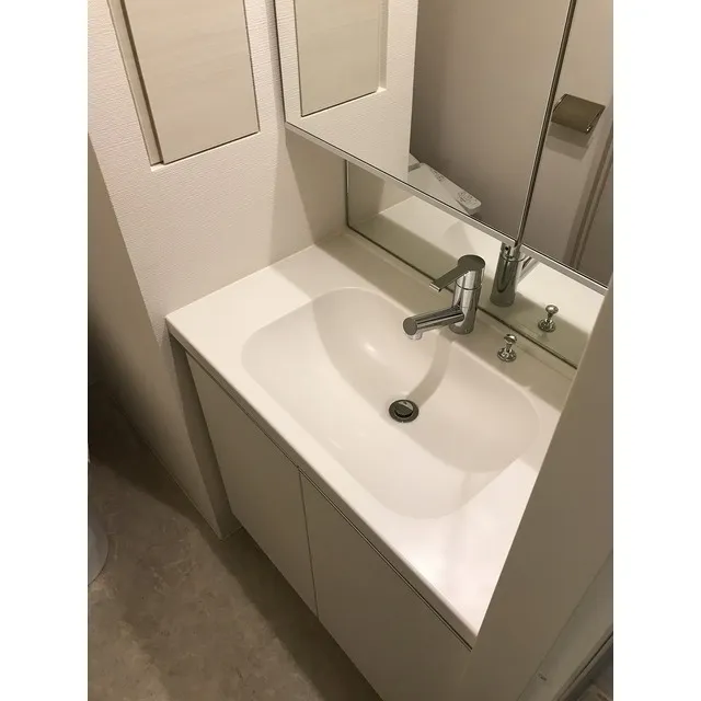 Comforia Kamata - Interior - ["Mirror", "Tap", "Sink"]