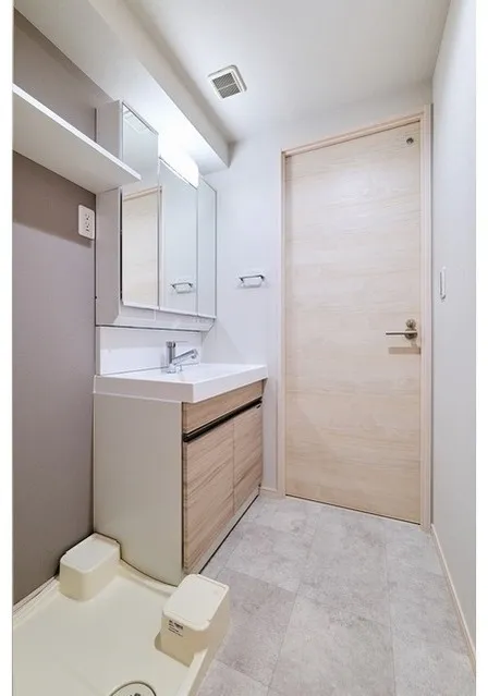 Gran Casa Hikifune II - Interior - ["Flooring", "Plumbing fixture", "Floor"]