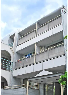 Plaer Minamiaoyama - Exterior - ["Apartment", "Stairs", "Balcony"]