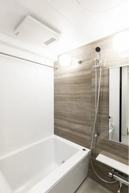 La Sante Ueno - Interior - ["Plumbing fixture", "Bathtub", "Bathroom"]