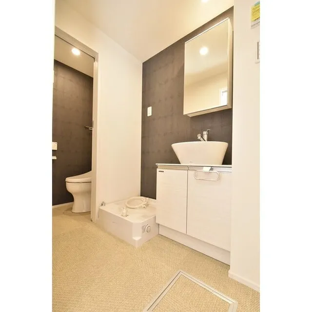 NOBILIS Senkawa - Interior - ["Property", "Bathroom cabinet", "Mirror"]
