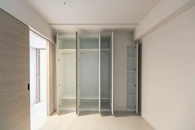 Demes Kiba - Interior - ["Door", "Fixture", "Rectangle"]
